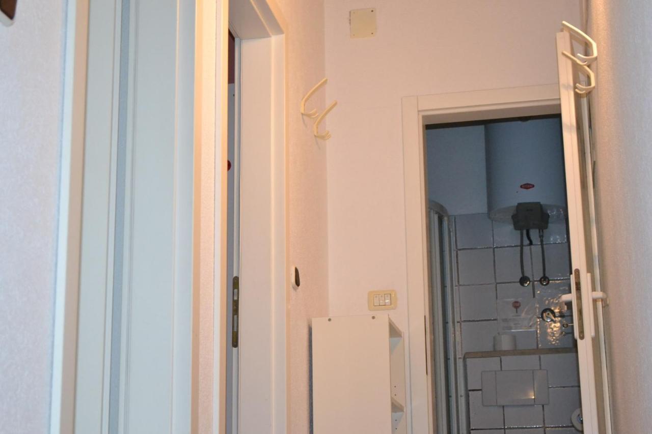 Villa Edward Premantura Exteriör bild